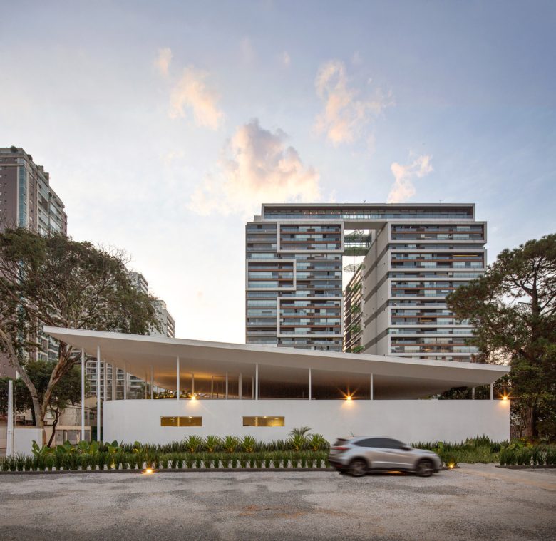 вид сбоку на Pavilion Tess