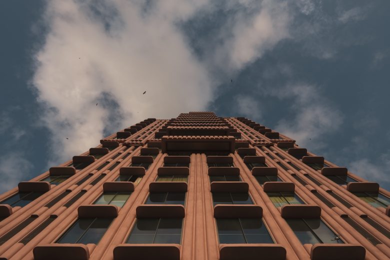 вид снизу на здание Satguru’s Rendezvous