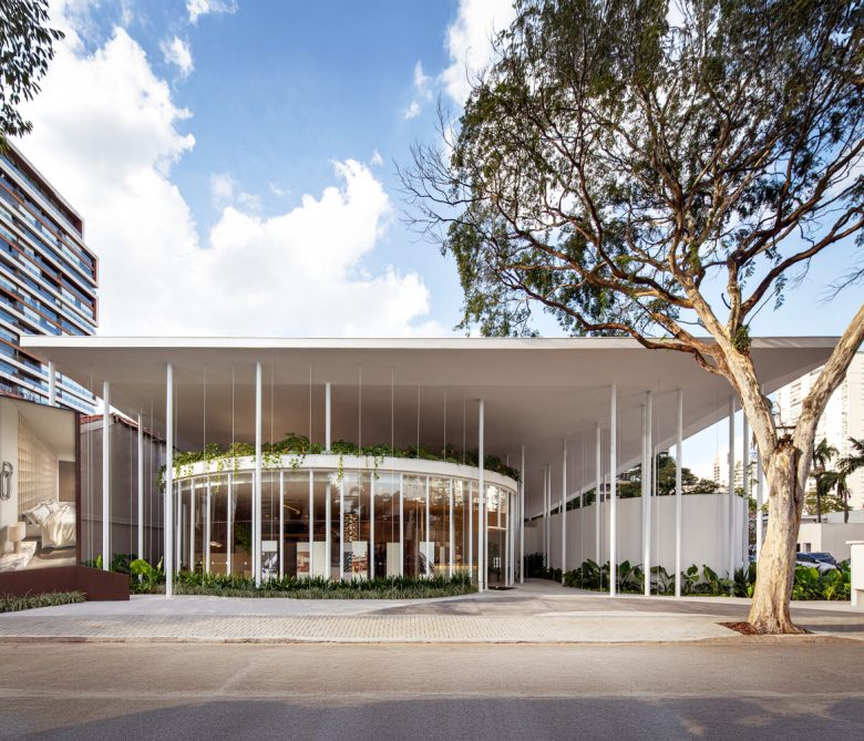 вид со стороны Pavilion Tess