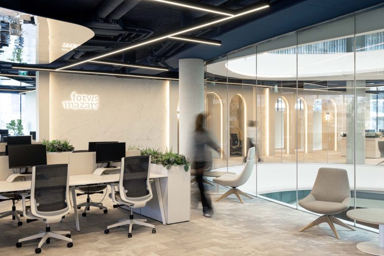 вид со стороны на рабочую зону Oporto MAZARS offices
