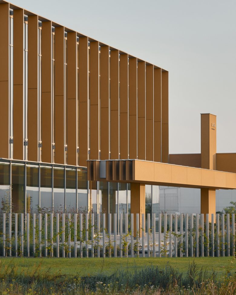 вид со стороны на здание Pracownia – The Workshop