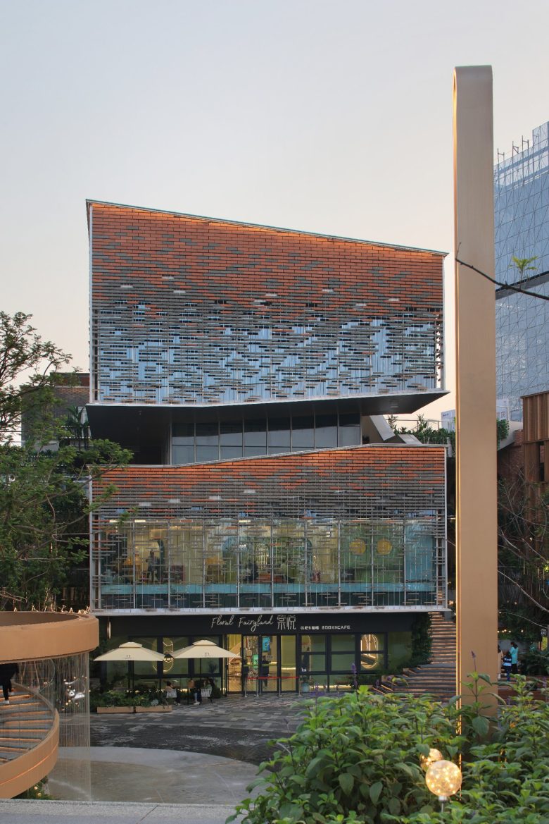 вид сто стороны на City of Inspiration