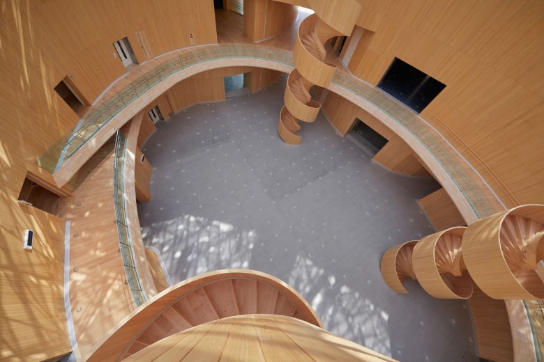 вид сверху с лестницы Healthcare Pavilion Nest for Reborn at Osaka Expo 2025