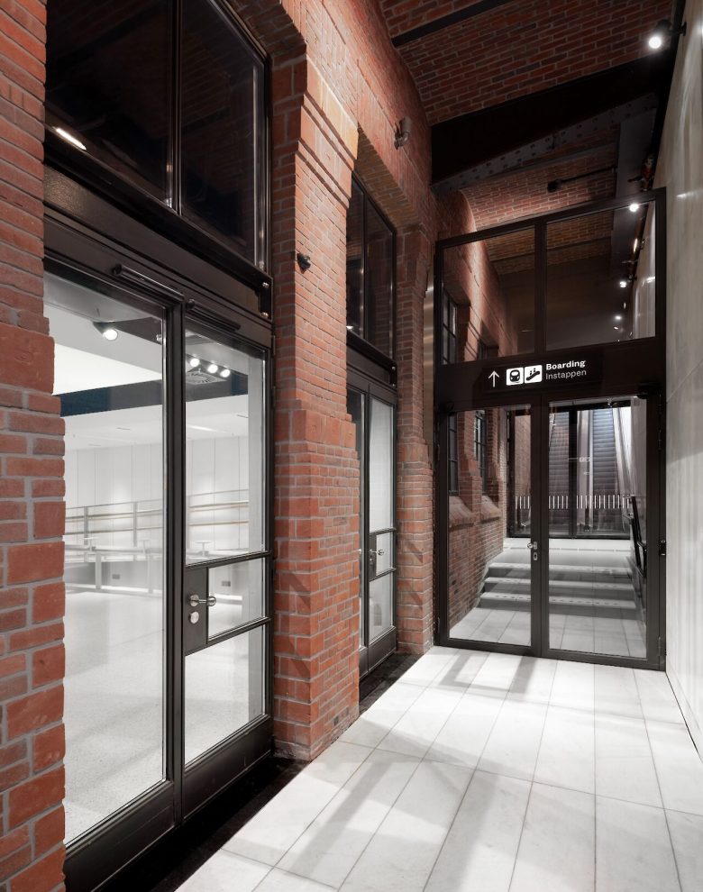 выход на улицу Eurostar UK Terminal