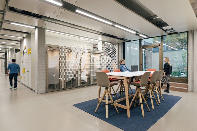 высокий стол для работы Miro Office