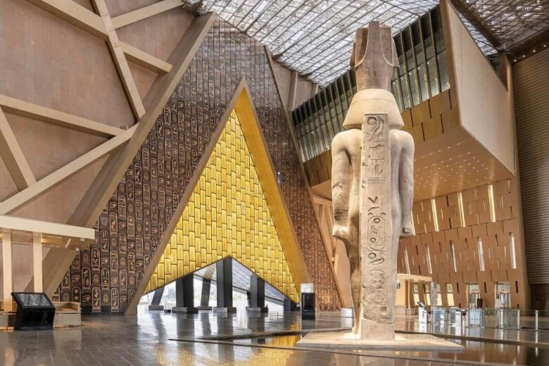 выставочный зал Grand Egyptian Museum