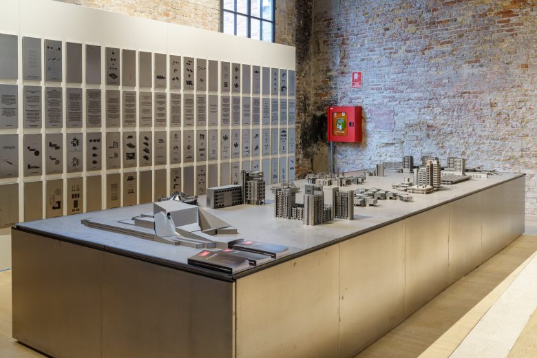 выставочный зал с моделями на столе North Macedonia Pavilion 2025