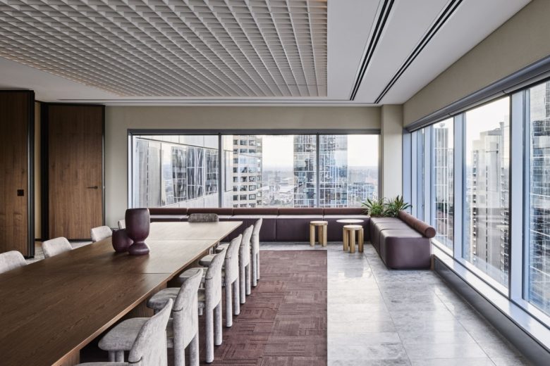 зал переговоров JLL