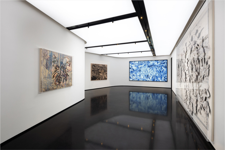 зал с картинами art’otel Rome Piazza Sallustio