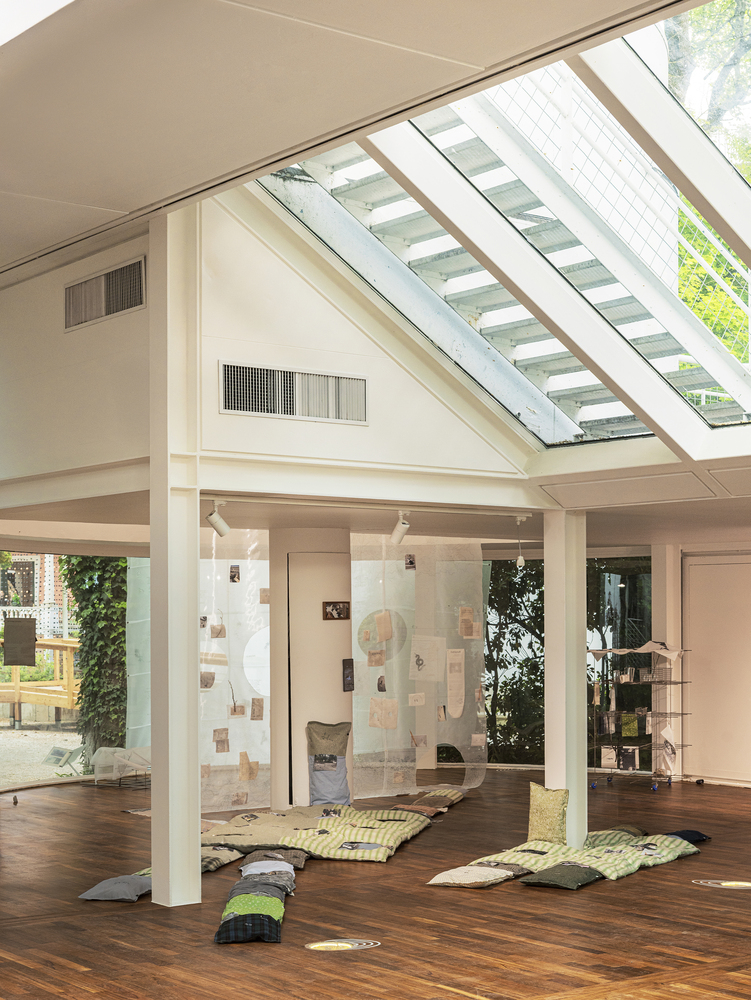 зал с мягкими ковриками на полу Korean Pavilion