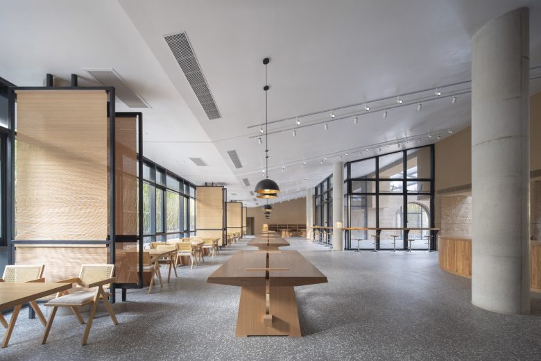 зал со столиками и стульями Revitalization of The Relic Site of Yongle Palace