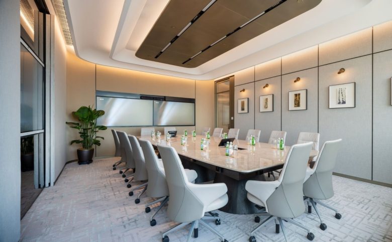 зал совещаний HKRI Taikoo Hui and Swire Properties Shared Offices