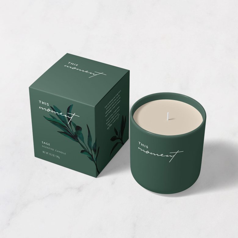зеленая свеча и коробка This Moment Candles