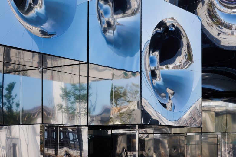 зеркальный фасад Expo 2025 Osaka Pavilion null