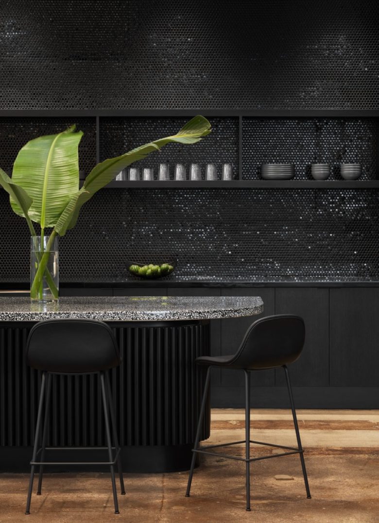 зона кухни Confidential Technology Company Offices