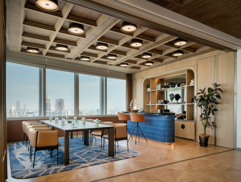 зона кухни HKRI Taikoo Hui and Swire Properties Shared Offices