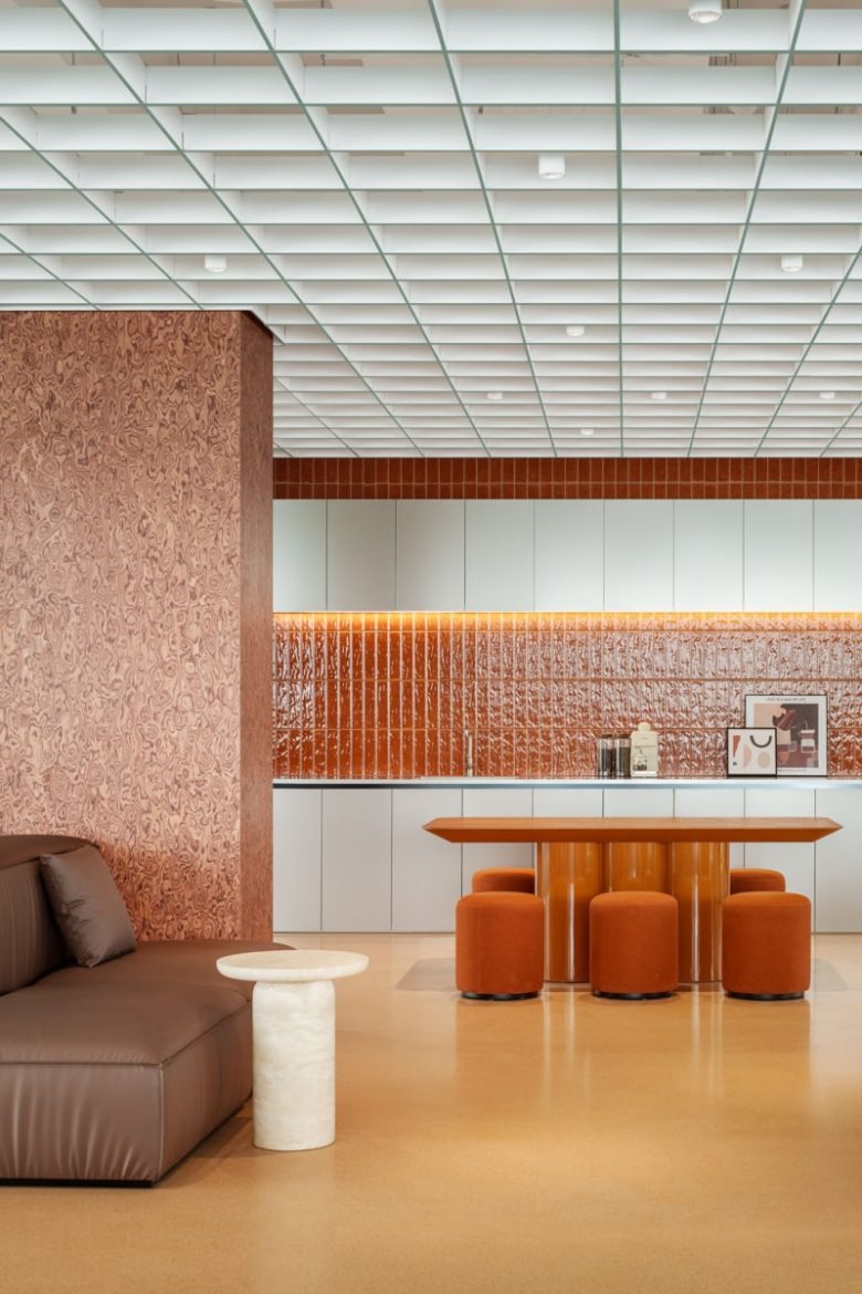 зона кухни Max Show Office сбоку