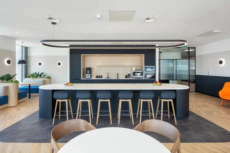 зона кухни большой стол Neptune North Newcastle Offices