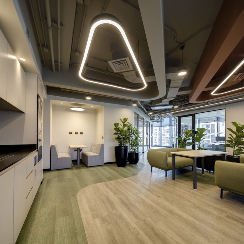 зона кухни с диванчиками ISA ENERGIA Offices