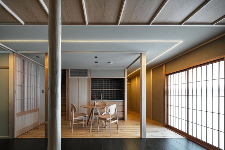 зона кухни со столиком ANJIN Gosho Ebisugawa