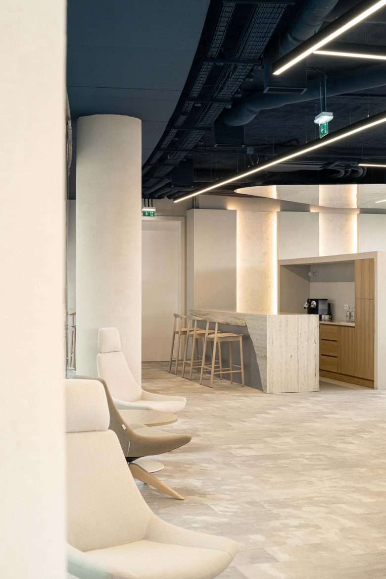 зона кухни со стороны Oporto MAZARS offices