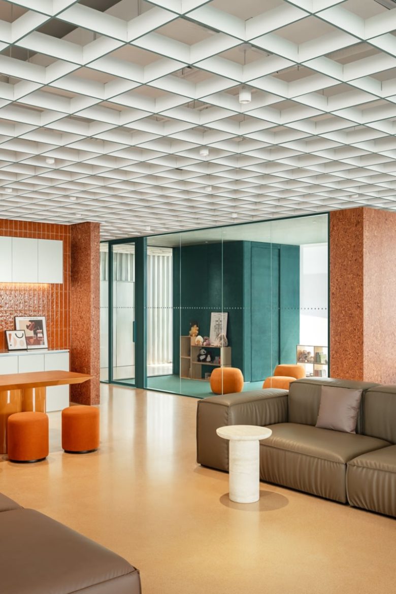 зона отдыха Max Show Office и кабинет