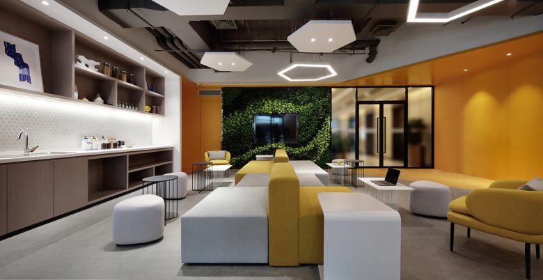 зона отдыха бело желтые диваны China Merchants Senlan Meihuan · Chuangku Co-working Space