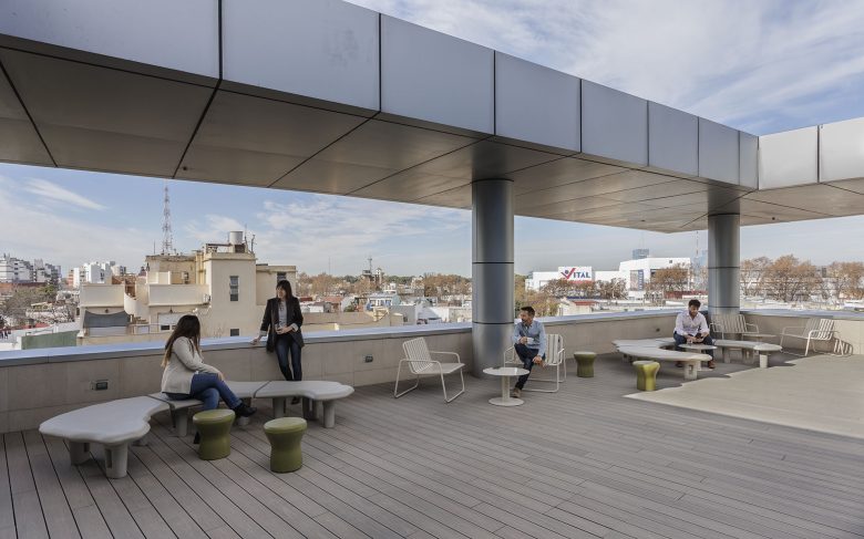 зона отдыха на террасе Supermayorista Vital