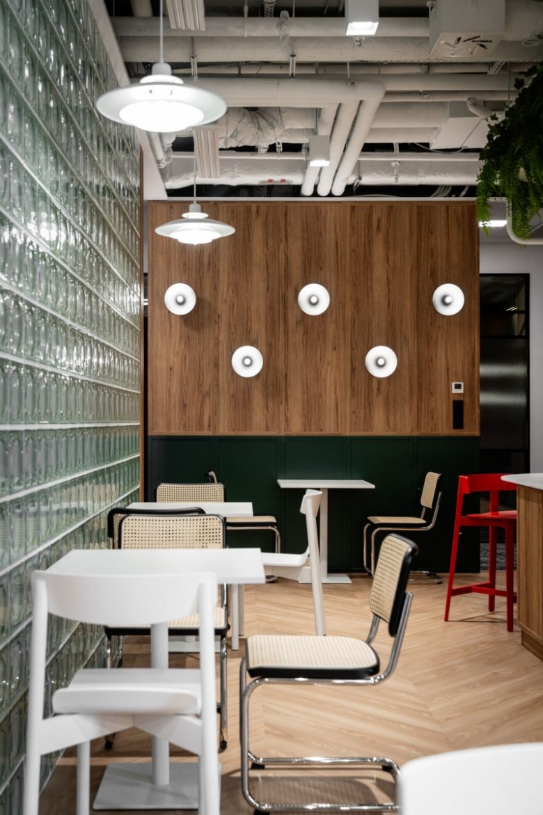 зона отдыха с барной стойкой_вид сбоку KRUK