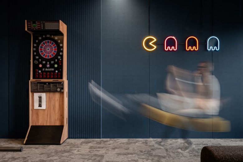 зона отдыха с дартсом KRUK