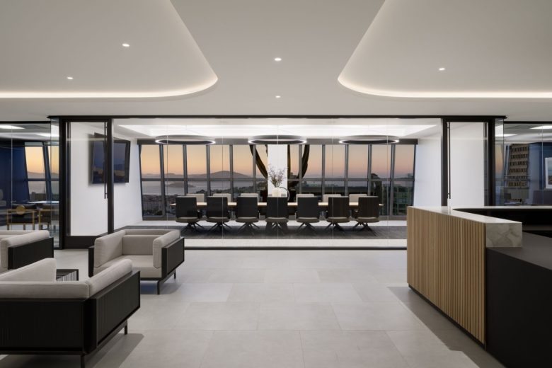 зона отдыха с креслами North Point