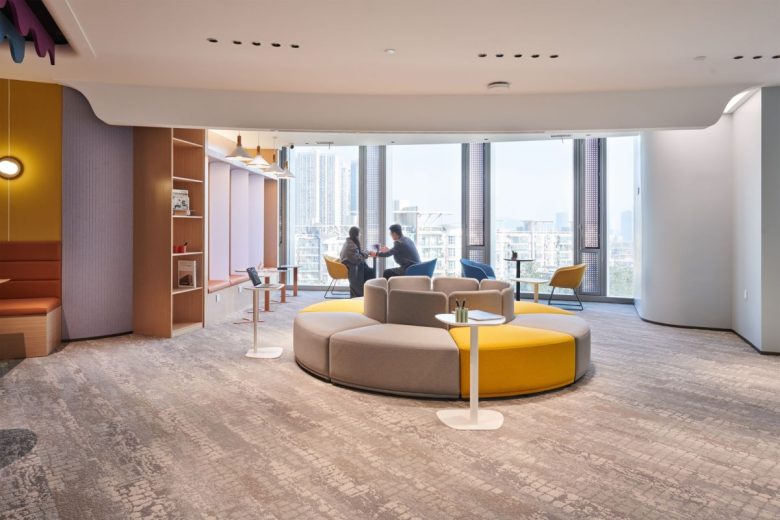 зона отдыха с круглым диванчиком China Merchants Securities Office