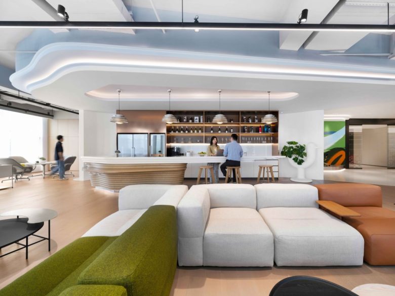 зона отдыха с кухней Steelcase Offices and Showroom