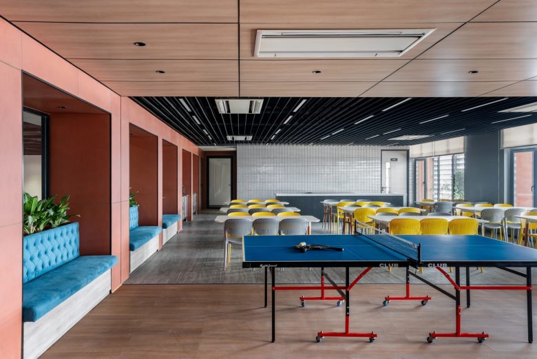 зона отдыха с теннисным столом FYBROS в Дели