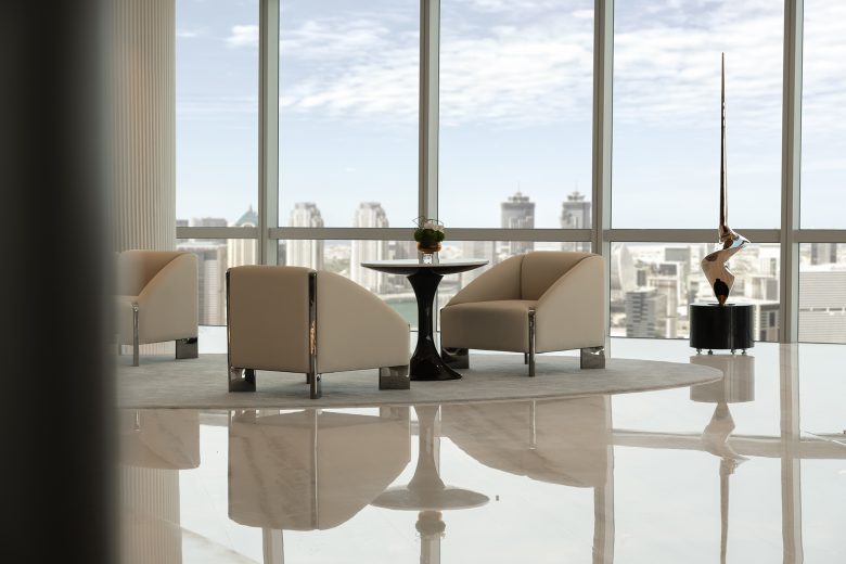 холл у ресепшена Refine Dubai Headquarters