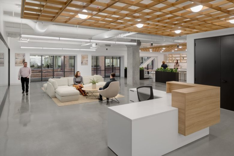 зона ожидания и ресепшн 180 Howard