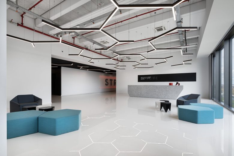 зона ожидания ресепшен STRAUSS CI FACTORY