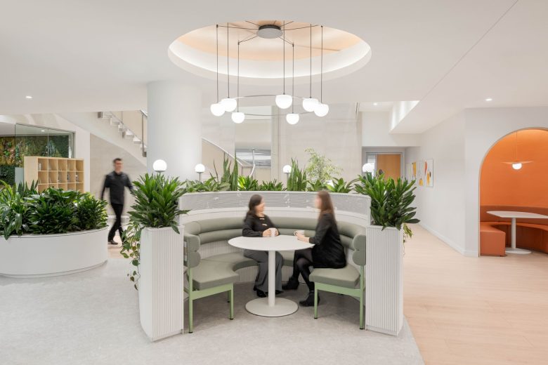 зона переговоров L'Oréal Canada