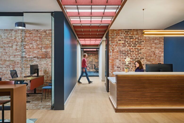 зона ресепшн CMF Offices