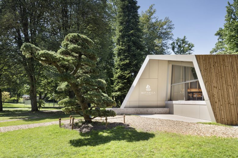 зона у павильона BOTANICA ALEA PARK