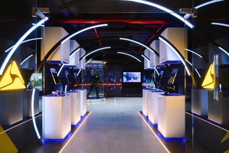 зона витрин с планшетами AXON offices